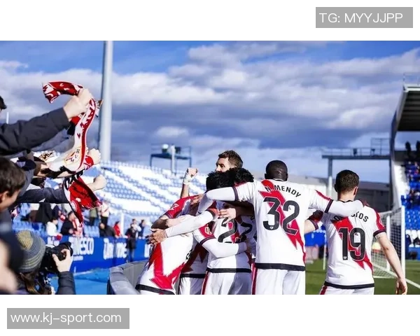 意甲大战:拜仁大胜阿森纳红牌事件引发全场热议与争议