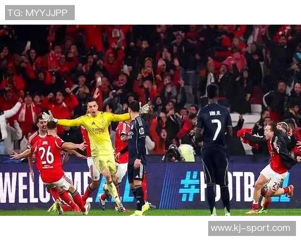 意甲激战:多特蒙德绝杀里昂引发争议判罚全场沸腾